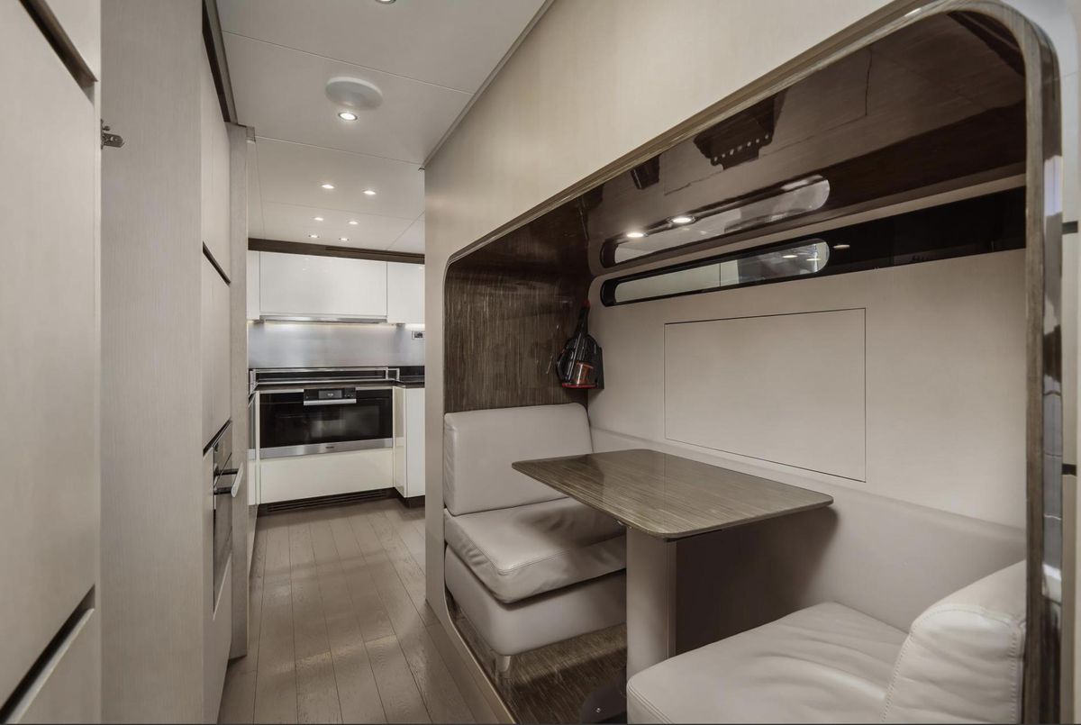 2018 Azimut 95 