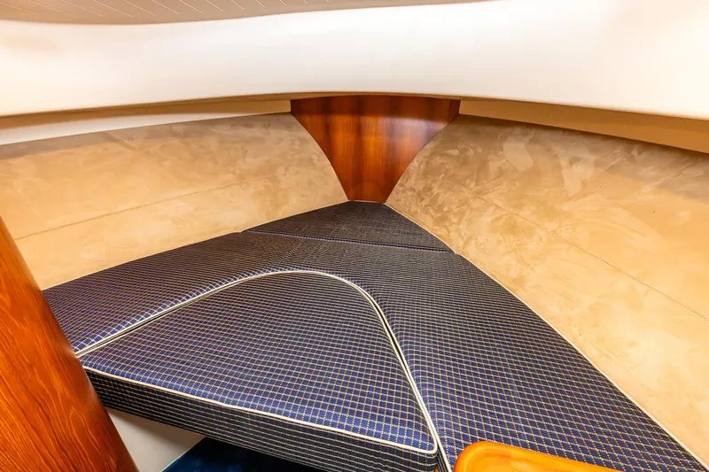 Rough Rider Yacht Photos Pics Luxurious cabin interior of 2006 Palm Beach Motor Yachts Avalon 32.