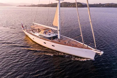 2014 Oyster 825