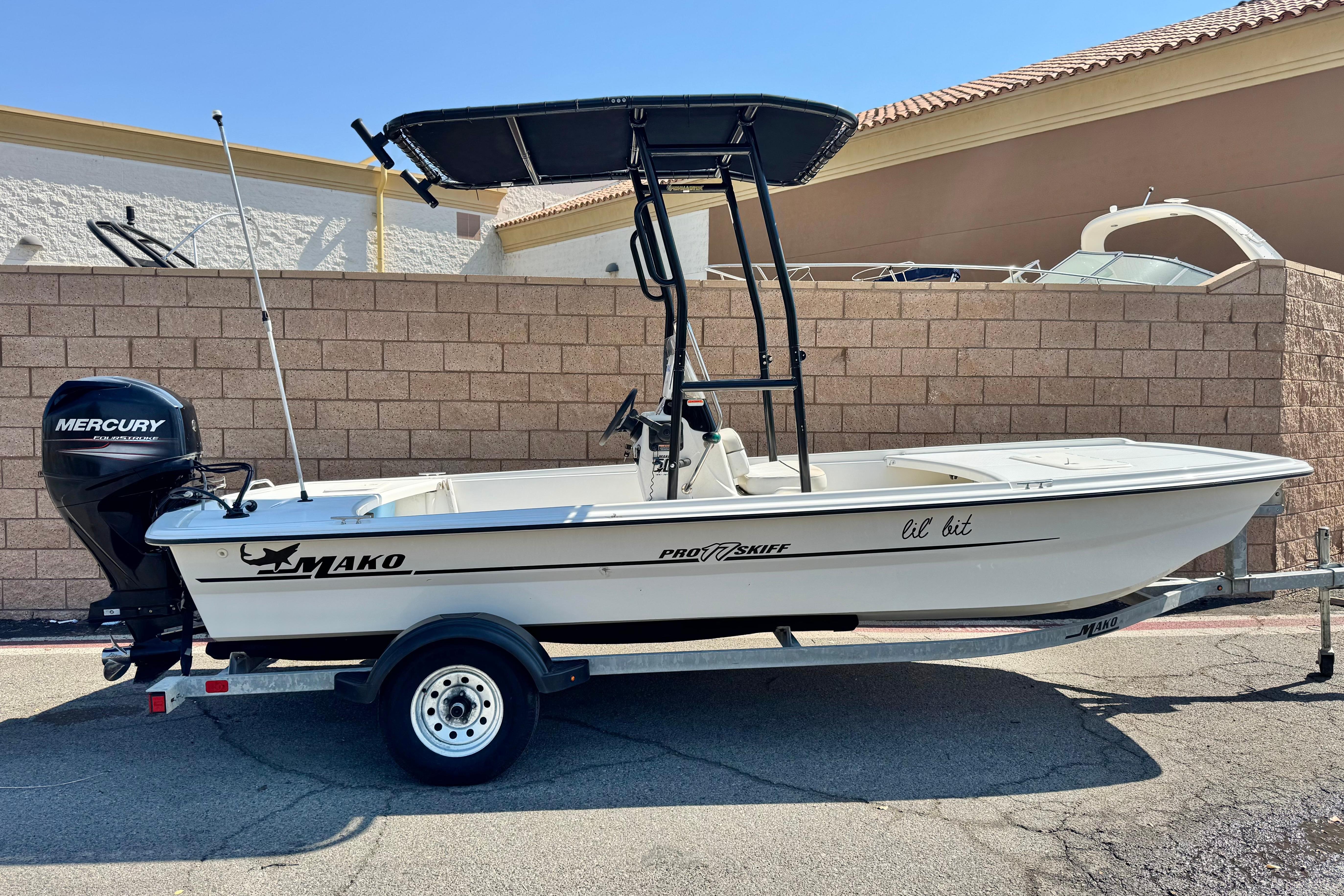 Mako Pro Skiff 17 CC