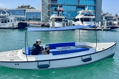 Vision Marine Technologies Fantail 217