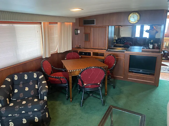 Yacht Photos Pics Interior of 1983 Hatteras 53 Motor Yacht with dining area and seating.