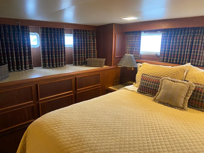  Yacht Photos Pics 1983 Hatteras 53 Motor Yacht bedroom with cozy bedding and plaid curtains.
