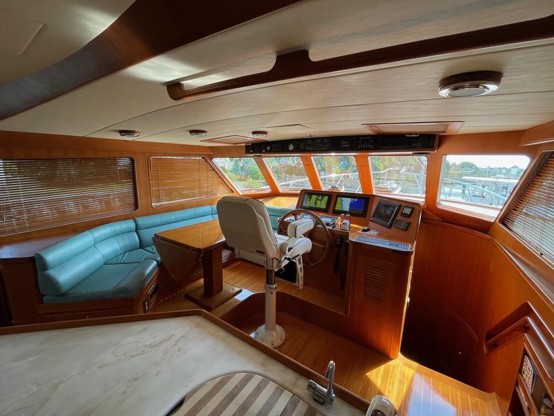 2005 Marlow 70 Explorer