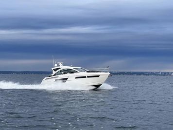 Cruisers Yachts 54 Cantius