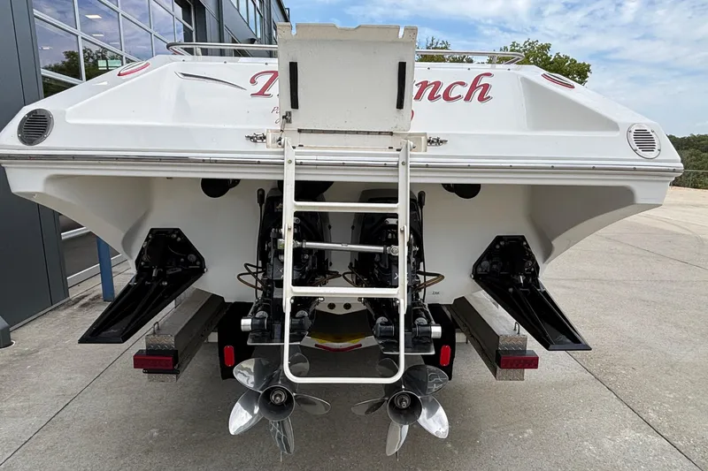  Yacht Photos Pics 2007 Fountain 38 Lightning boat rear view with dual propellers and ladder.