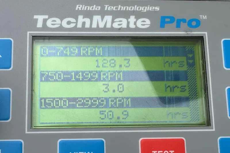  Yacht Photos Pics Display screen of Rinda Technologies TechMate Pro showing RPM hours for Fountain 38 Lightning.
