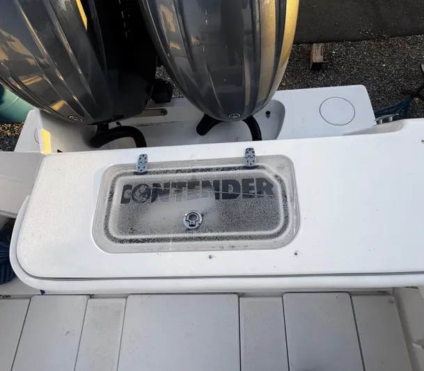  Yacht Photos Pics 2024 Contender 25 Tournament CC boat with dual engines and branded livewell.