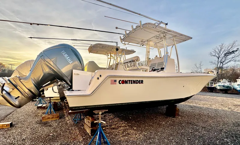  Yacht Photos Pics 2024 Contender 25 Tournament CC boat with Yamaha engine on display.