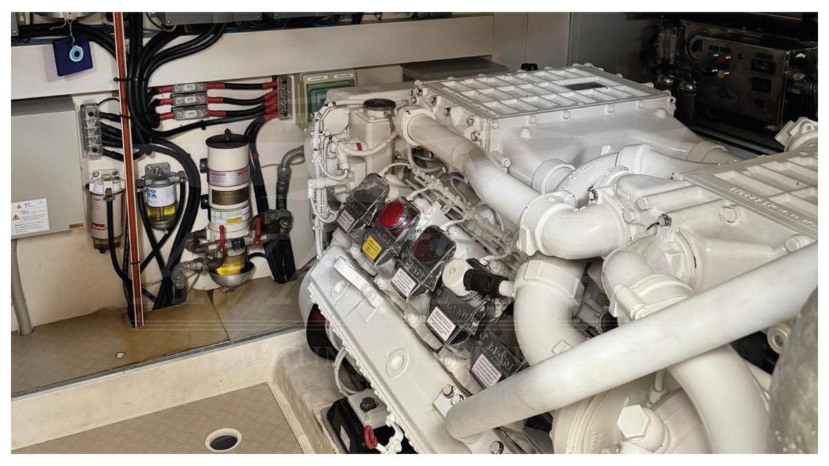 2008 Ferretti Yachts 74 