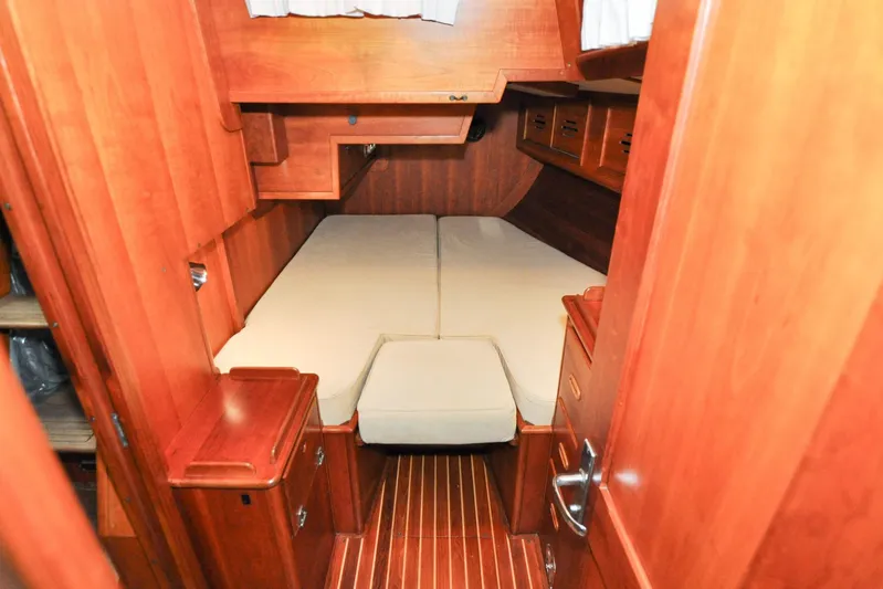 Night Train Yacht Photos Pics Hinckley Sou'wester 51 (1986) cabin interior with wooden finish and cozy bed.