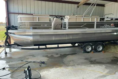 Sun Tracker SportFish 22 DLX
