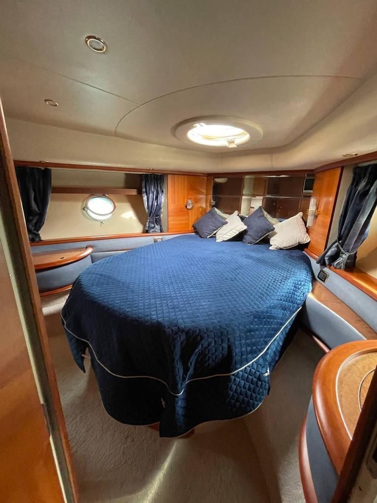 2005 Azimut 64 