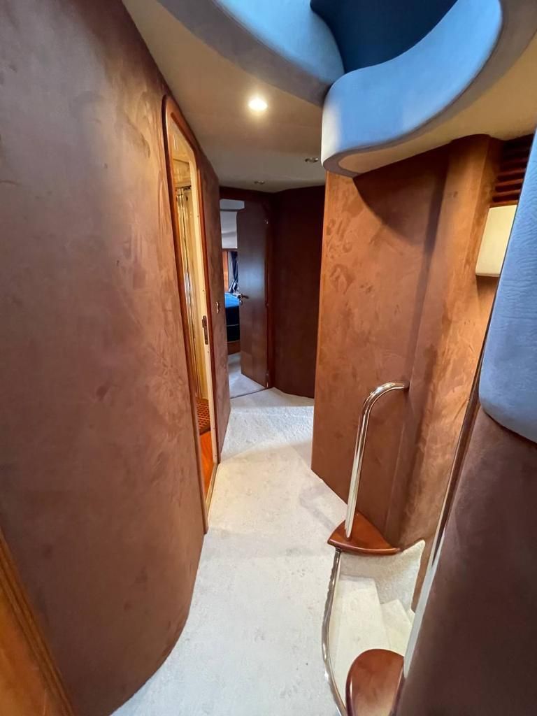 2005 Azimut 64 