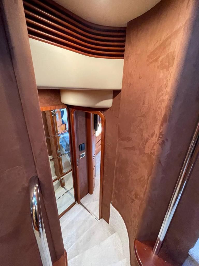 2005 Azimut 64 