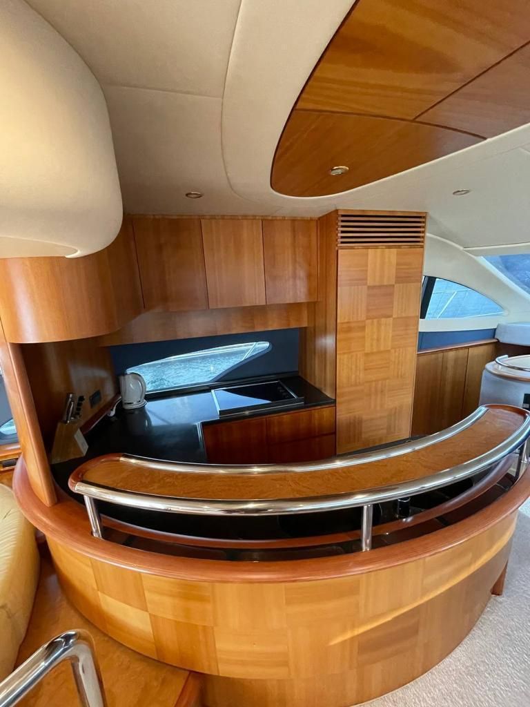 2005 Azimut 64 