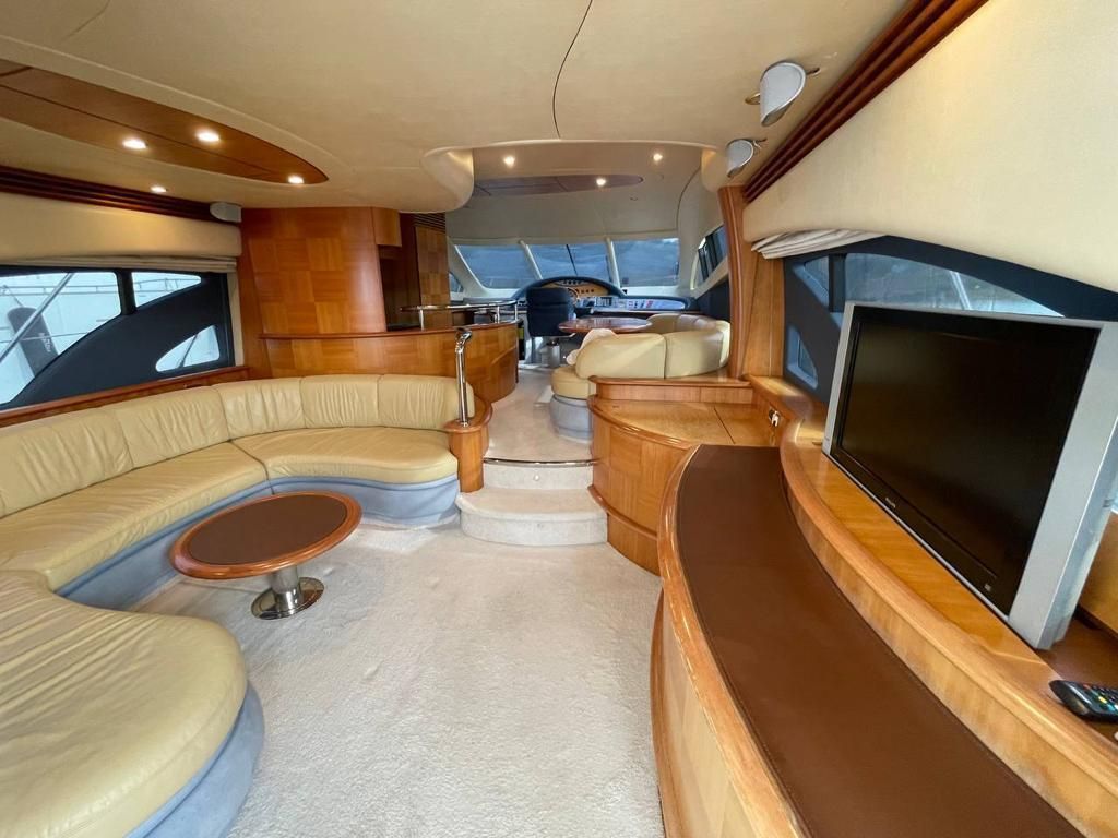 2005 Azimut 64 
