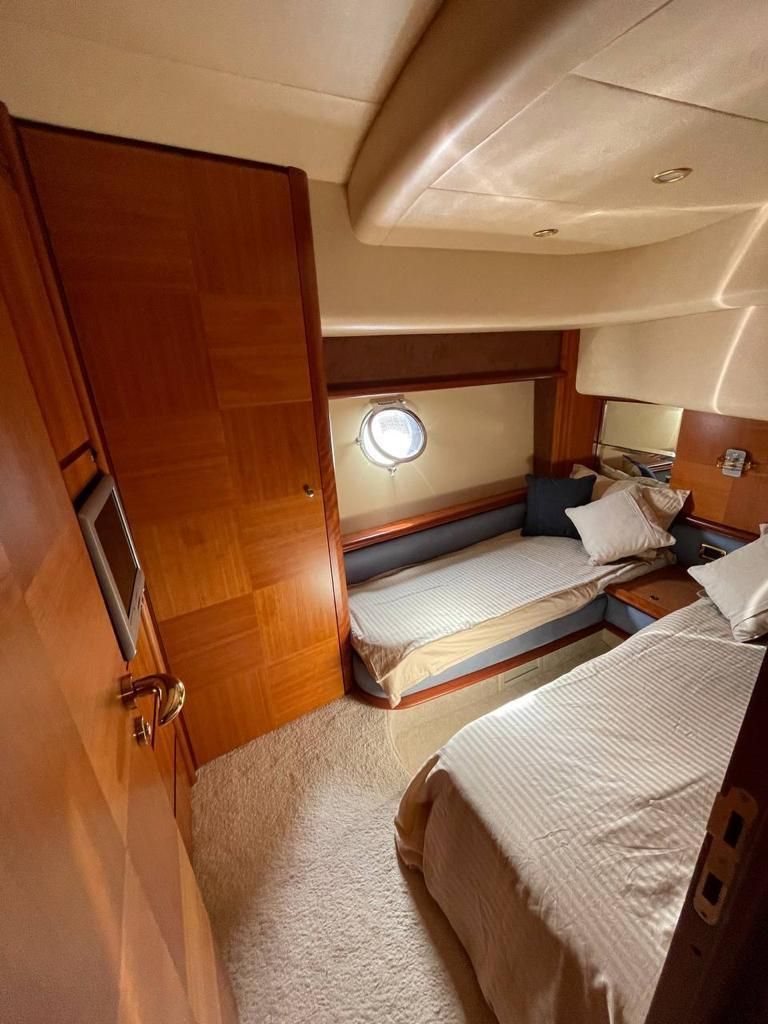 2005 Azimut 64 