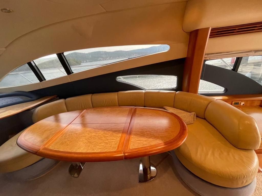 2005 Azimut 64 