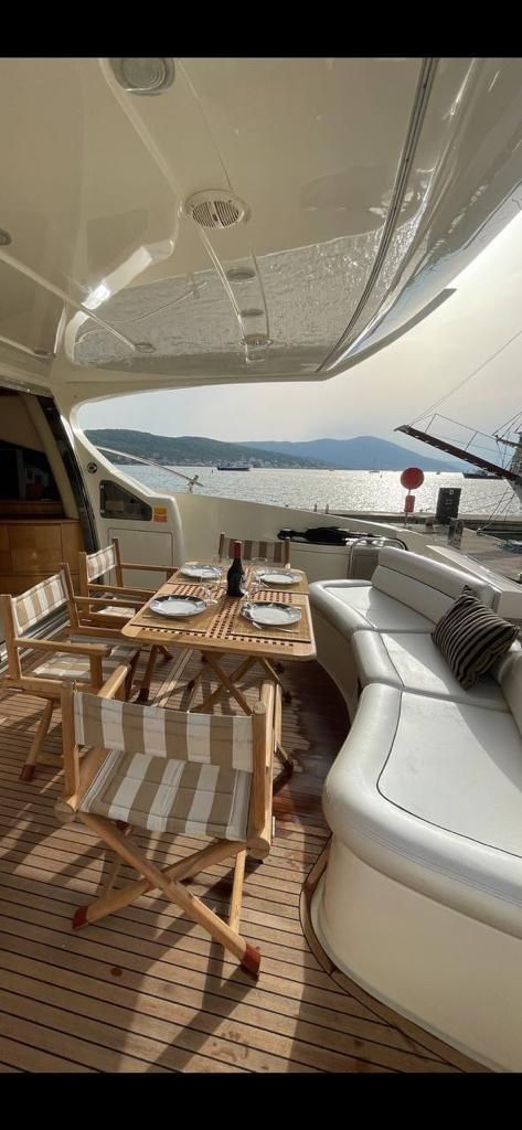 2005 Azimut 64 