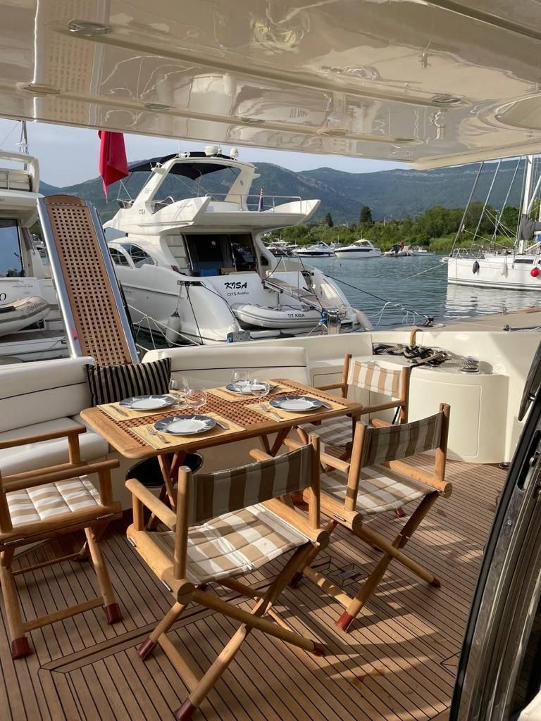 2005 Azimut 64 
