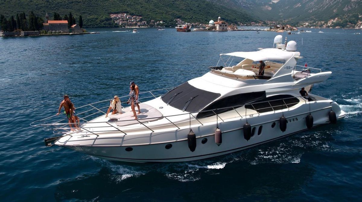 2005 Azimut 64 
