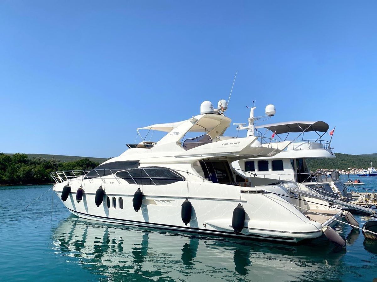 2005 Azimut 64 