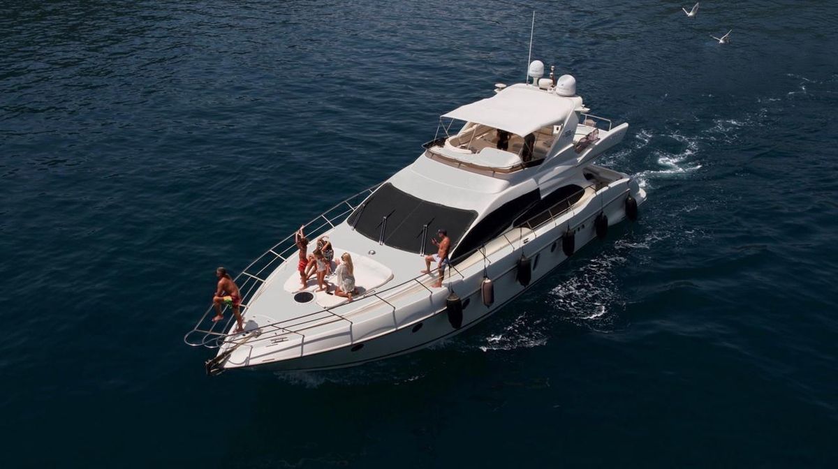 2005 Azimut 64 