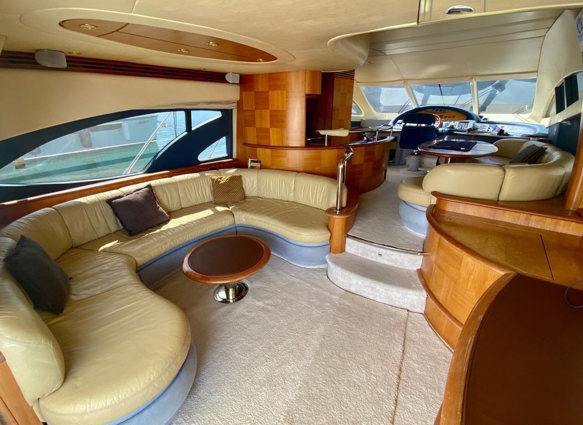 2005 Azimut 64 