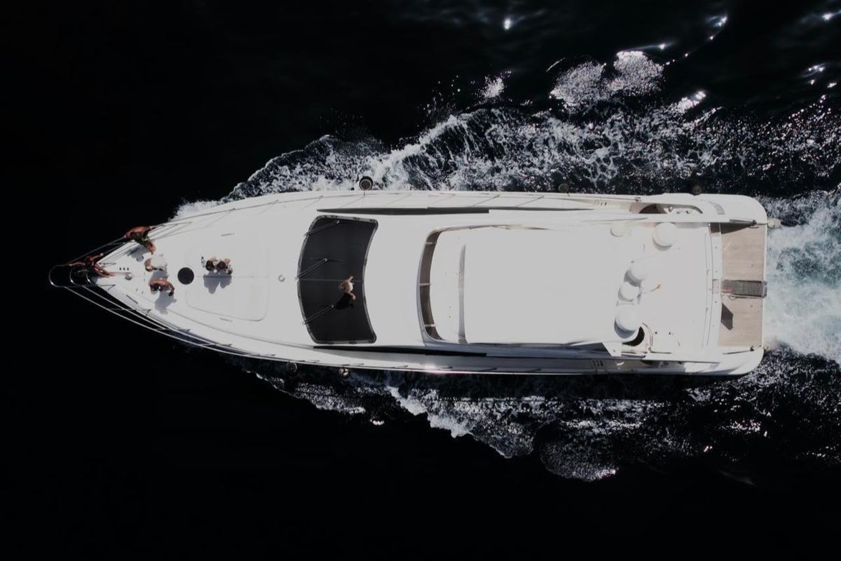 2005 Azimut 64 