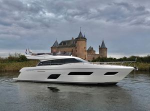 2016 Ferretti Yachts 550 #05