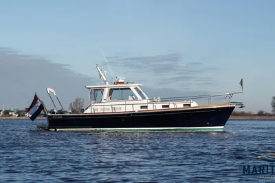 Grand Banks Eastbay 38 HX