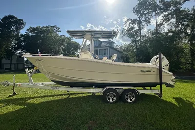 Bulls Bay 230 Center Console