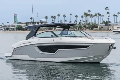 Cruisers Yachts 38 GLS OB