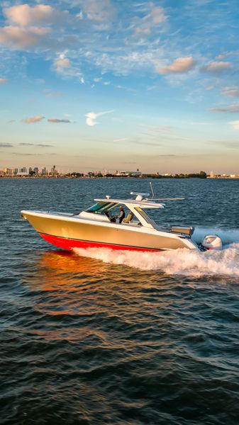 2019 Tiara Sport 38 LS