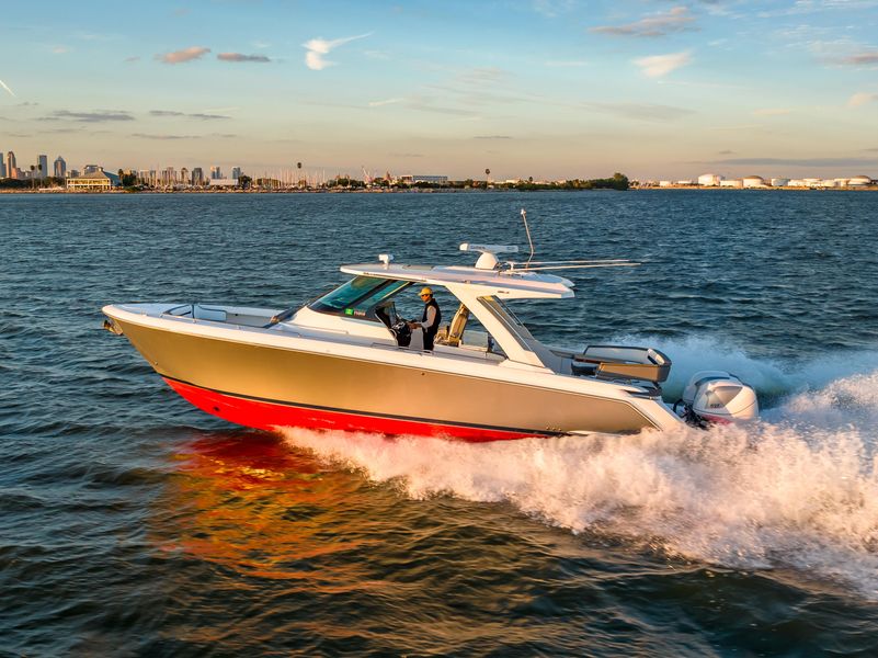 2019 Tiara Sport 38 LS