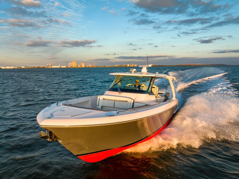 2019 Tiara Sport 38 LS