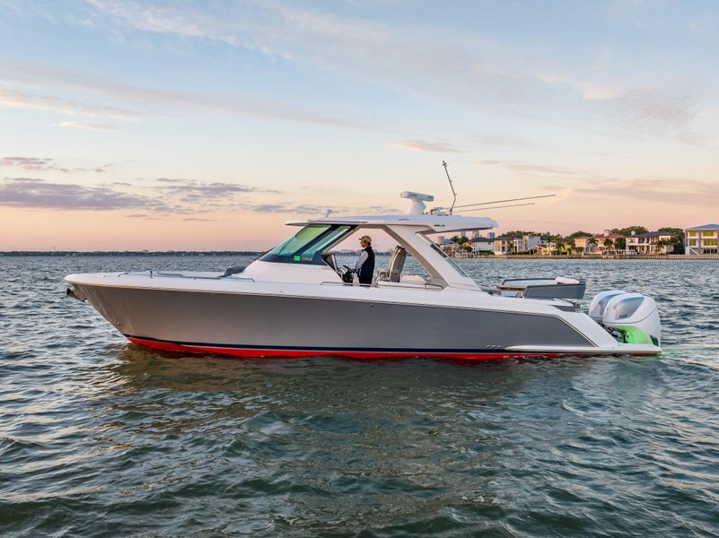 2019 Tiara Sport 38 LS