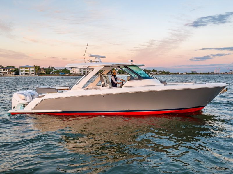 2019 Tiara Sport 38 LS