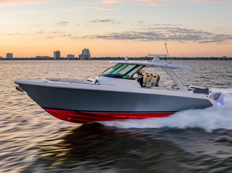 2019 Tiara Sport 38 LS