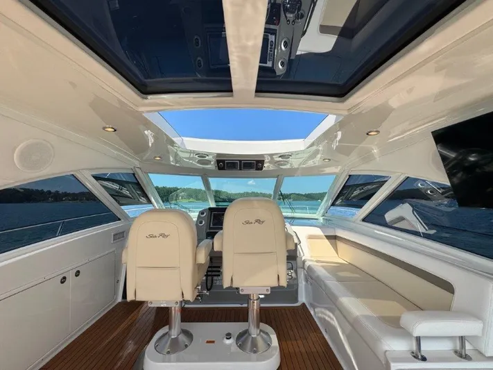  Yacht Photos Pics 2012 Sea Ray 540 Sundancer - Image 19