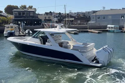 Tiara Yachts 38LS