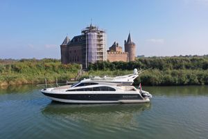 2003 Ferretti Yachts 530