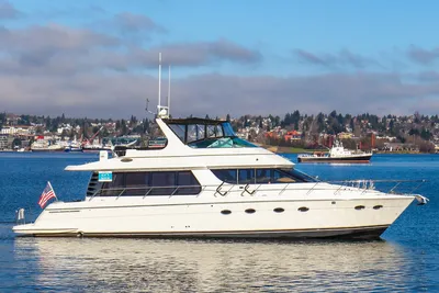 Carver 560 Voyager