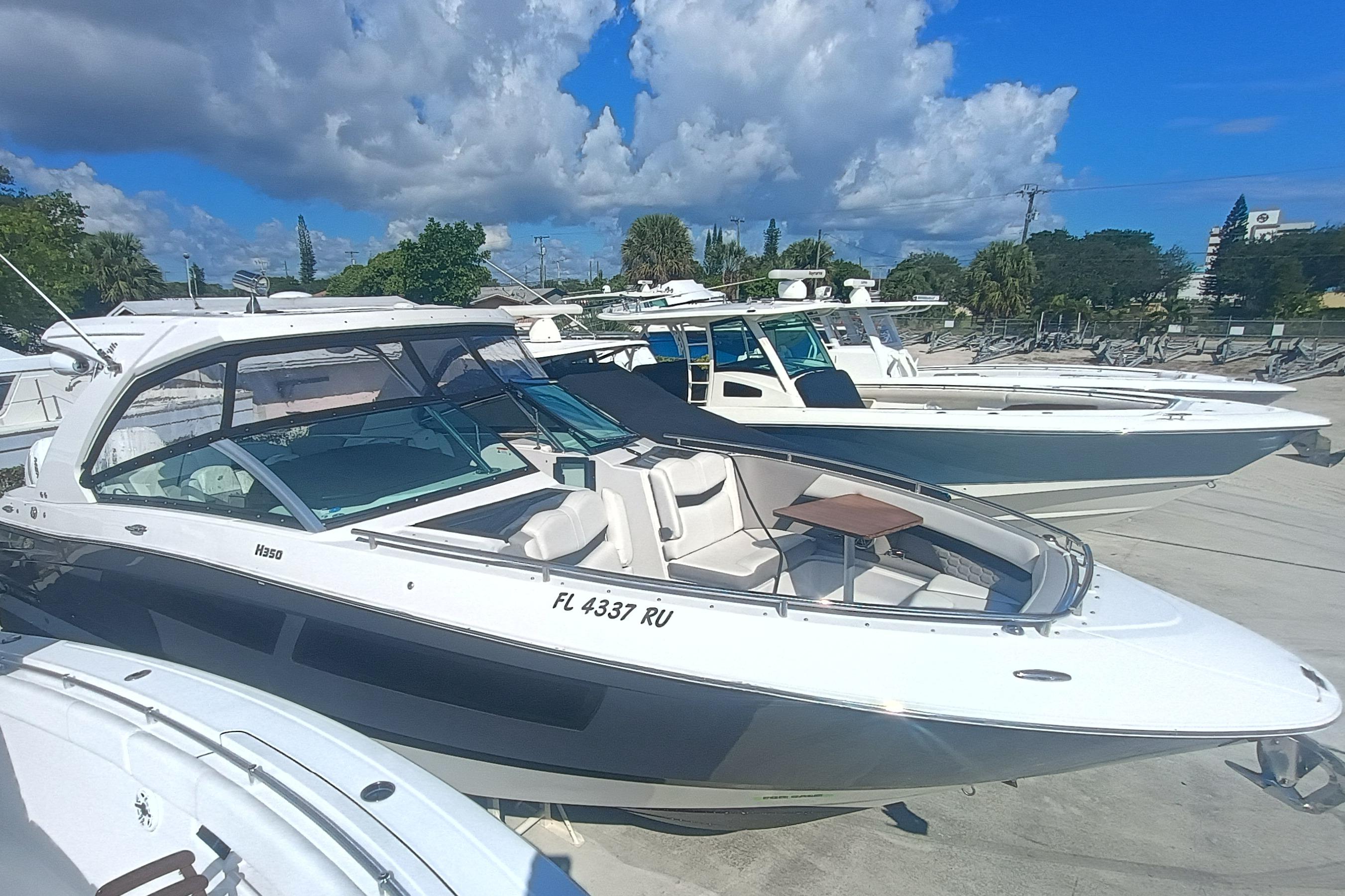 2019 Four Winns H350 - Image 1