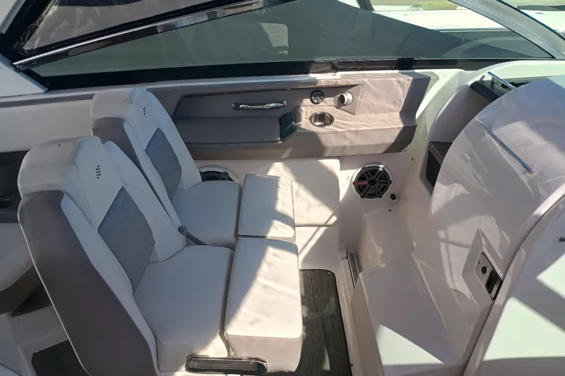 350-004 - Brokerage Joe Yacht Photos Pics Interior of 2019 Four Winns H350 boat with dual seating and modern design.