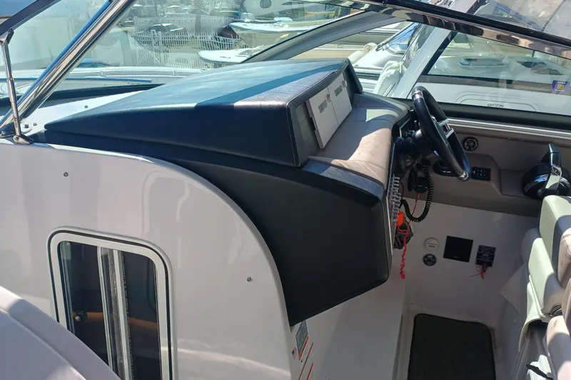 350-004 - Brokerage Joe Yacht Photos Pics 2019 Four Winns H350 boat cockpit with steering wheel and control panel.