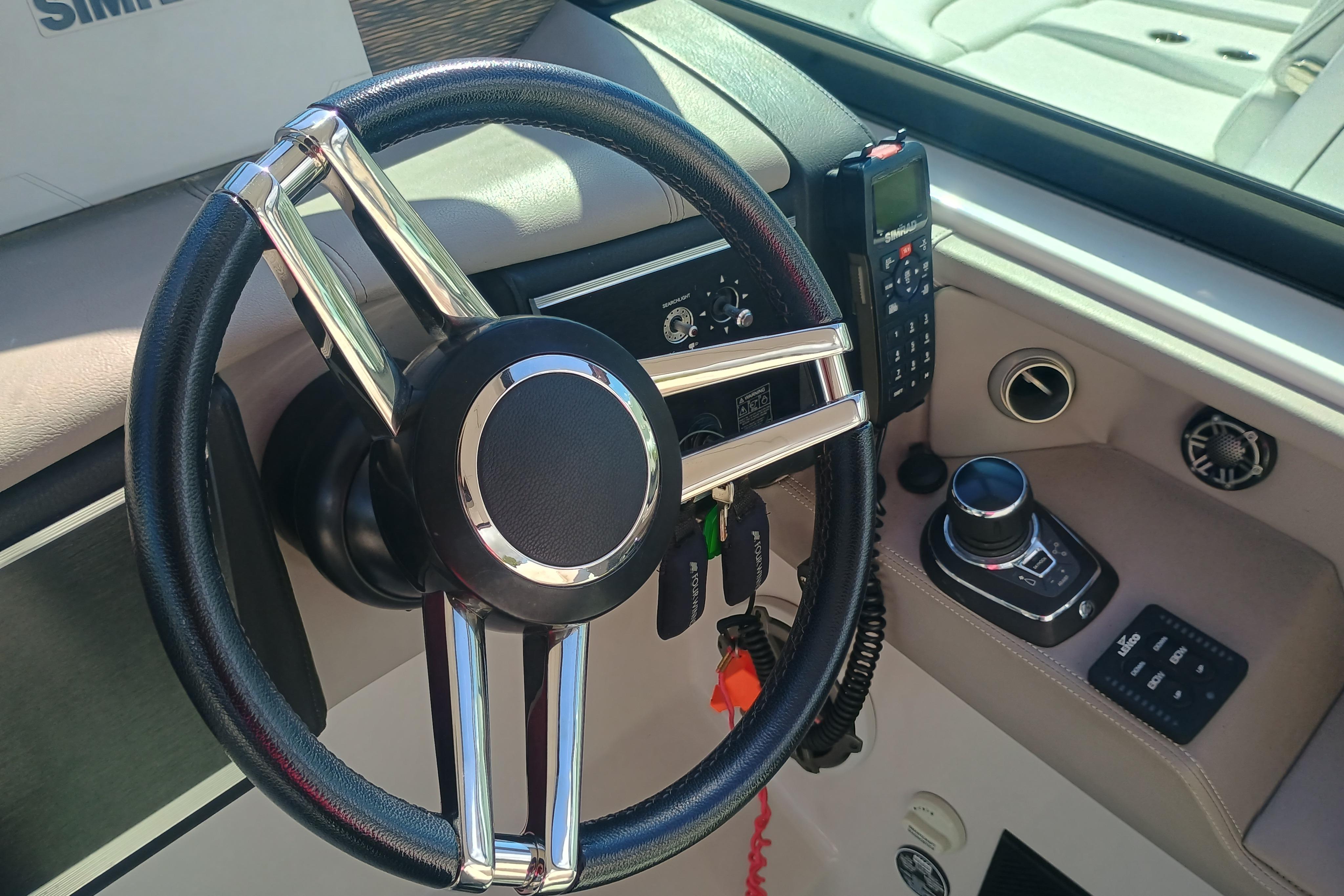 2019 Four Winns H350 - Image 14