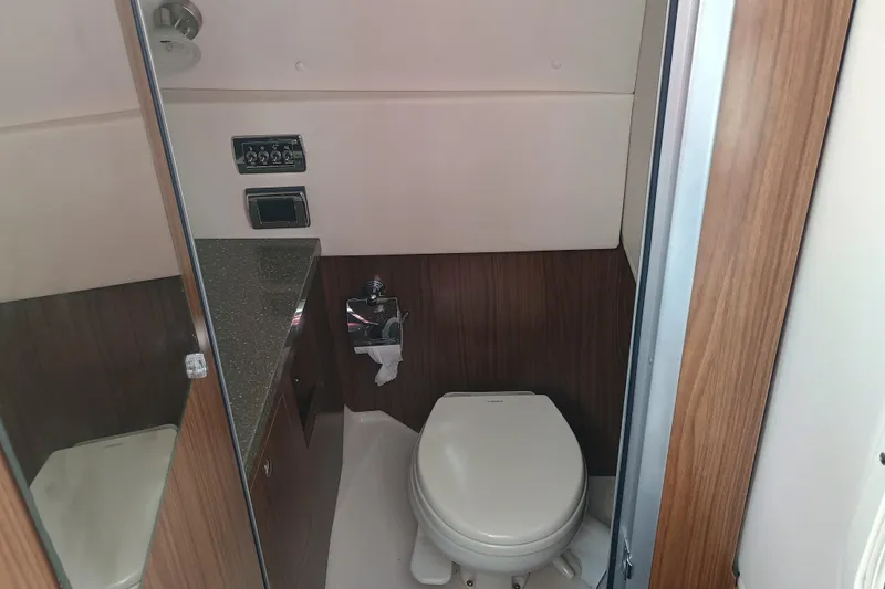 350-004 - Brokerage Joe Yacht Photos Pics 2019 Four Winns H350 boat bathroom with modern fixtures and wood paneling.