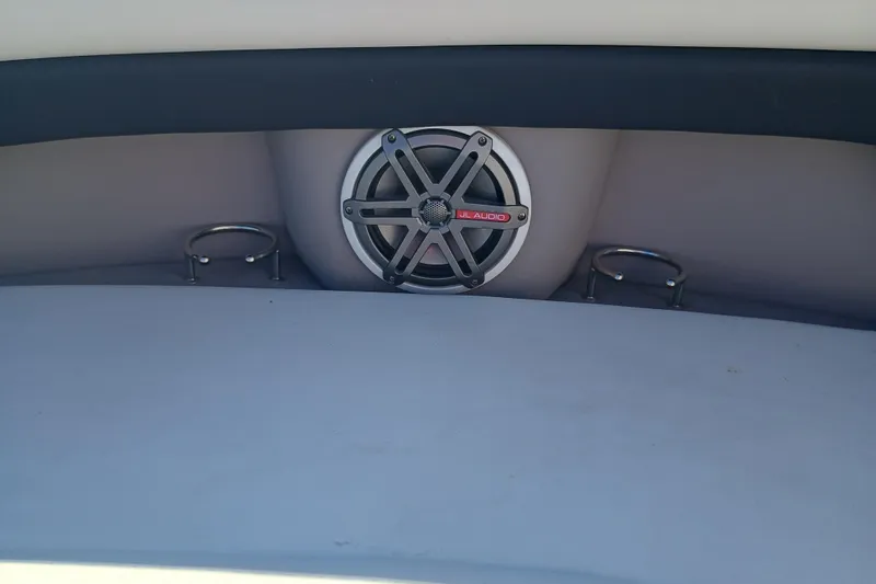 350-004 - Brokerage Joe Yacht Photos Pics Speaker system on 2019 Four Winns H350 boat interior.